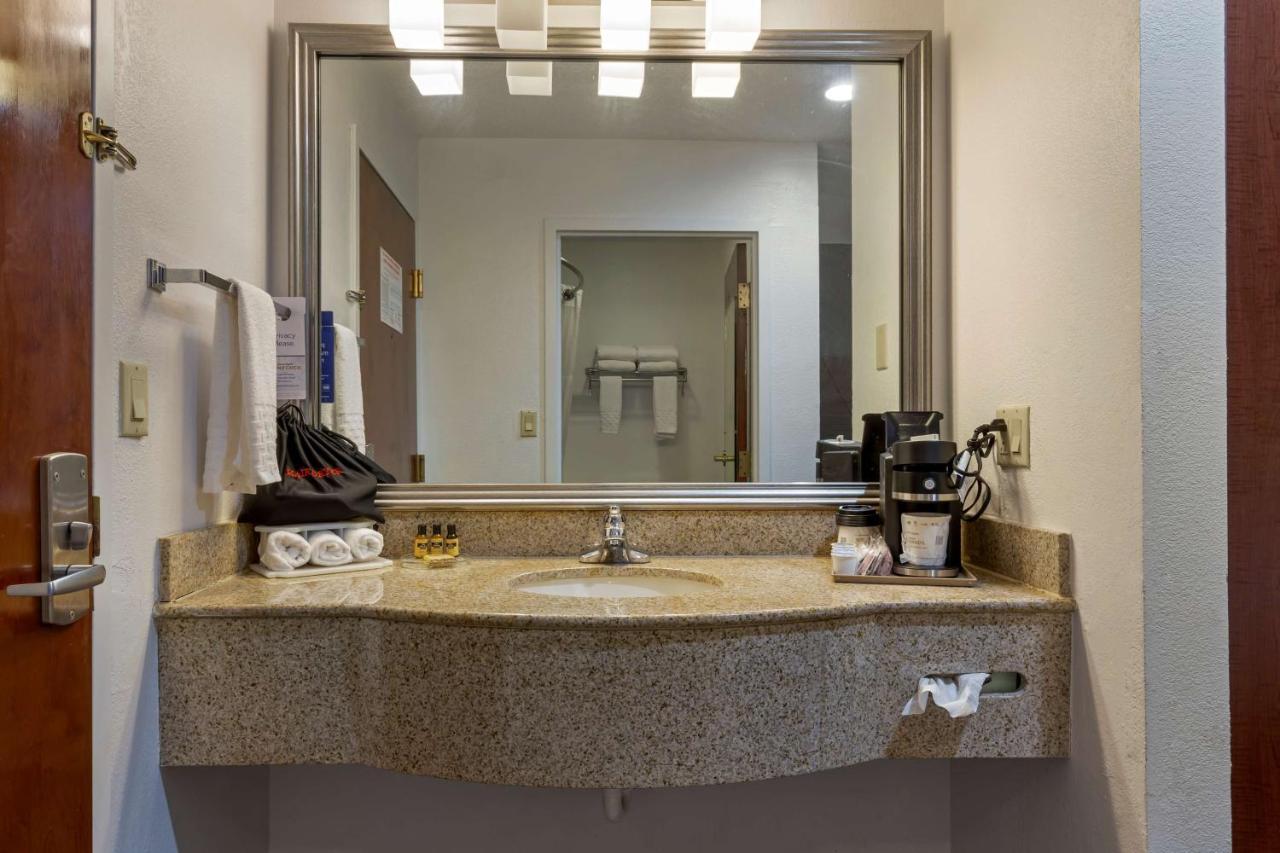 Best Western Plus South Hill Inn Екстер'єр фото