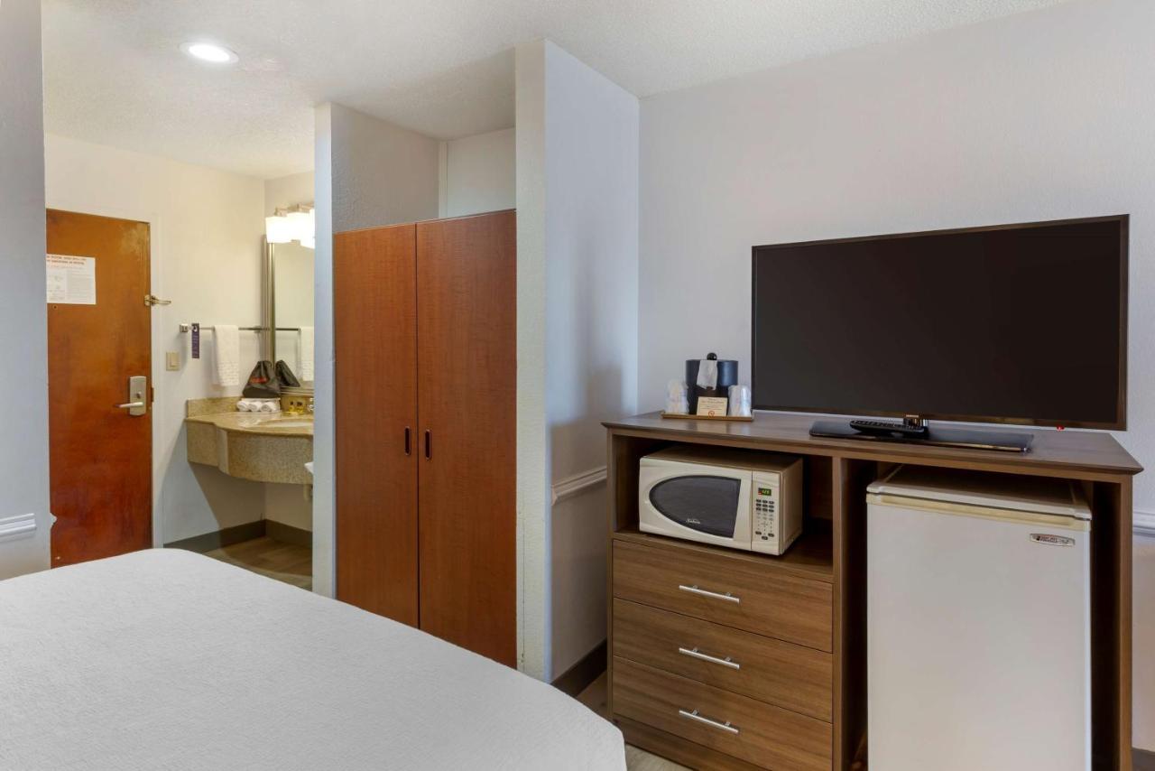 Best Western Plus South Hill Inn Екстер'єр фото