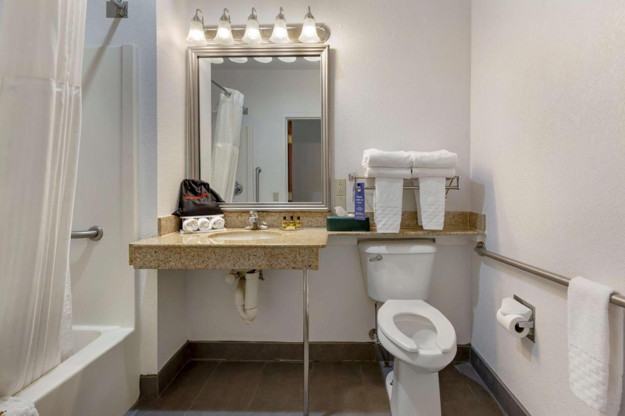Best Western Plus South Hill Inn Екстер'єр фото