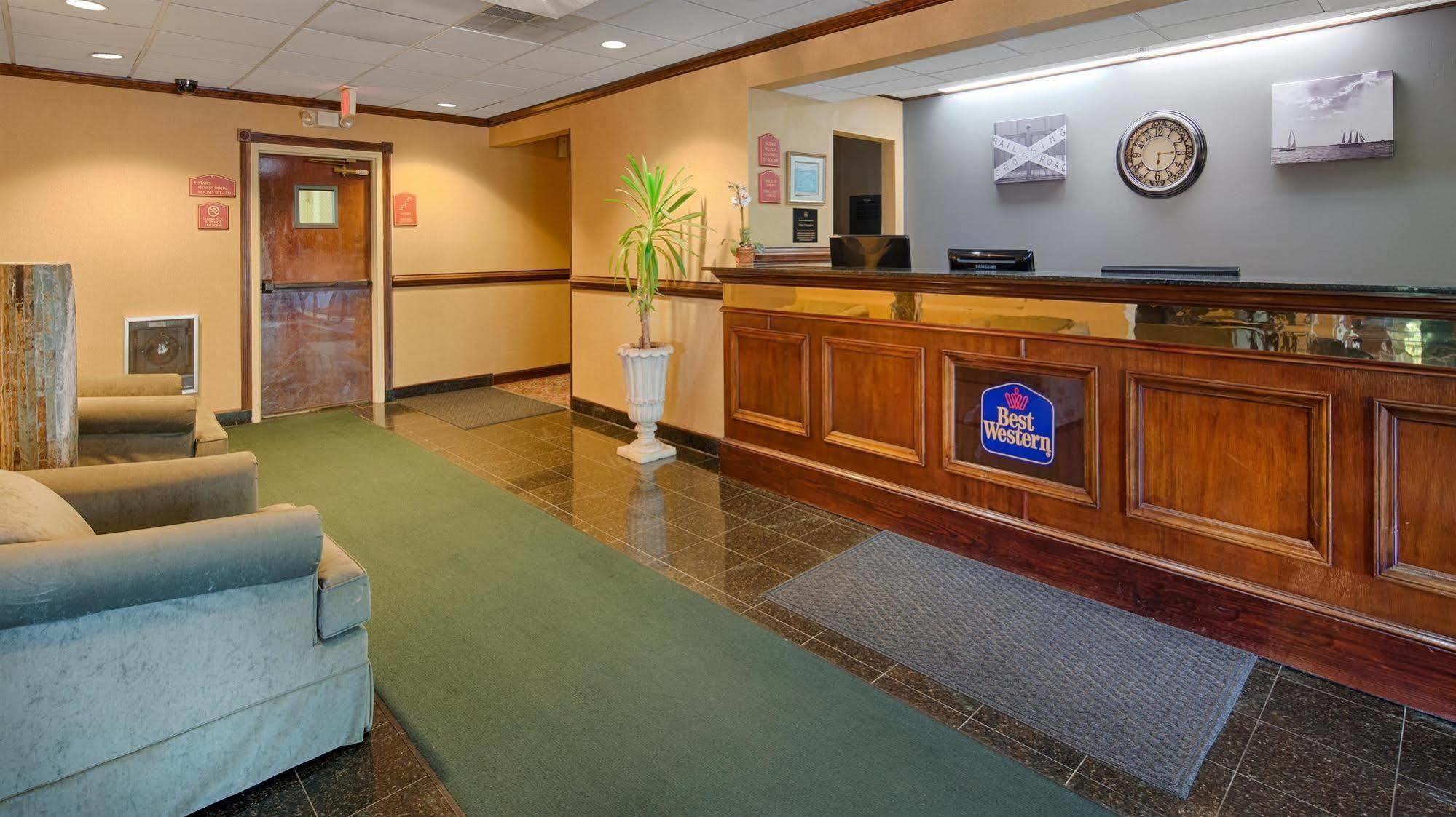 Best Western Plus South Hill Inn Екстер'єр фото