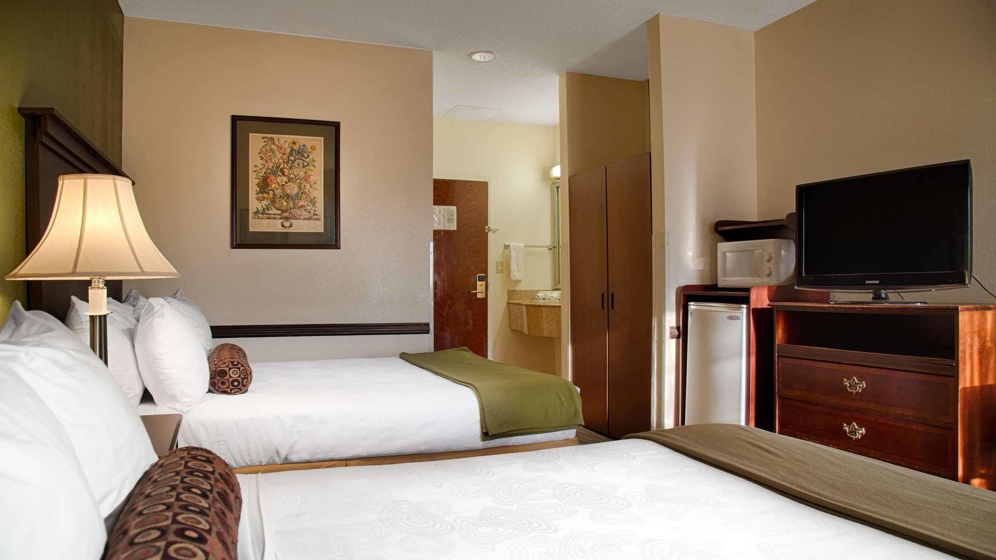 Best Western Plus South Hill Inn Екстер'єр фото
