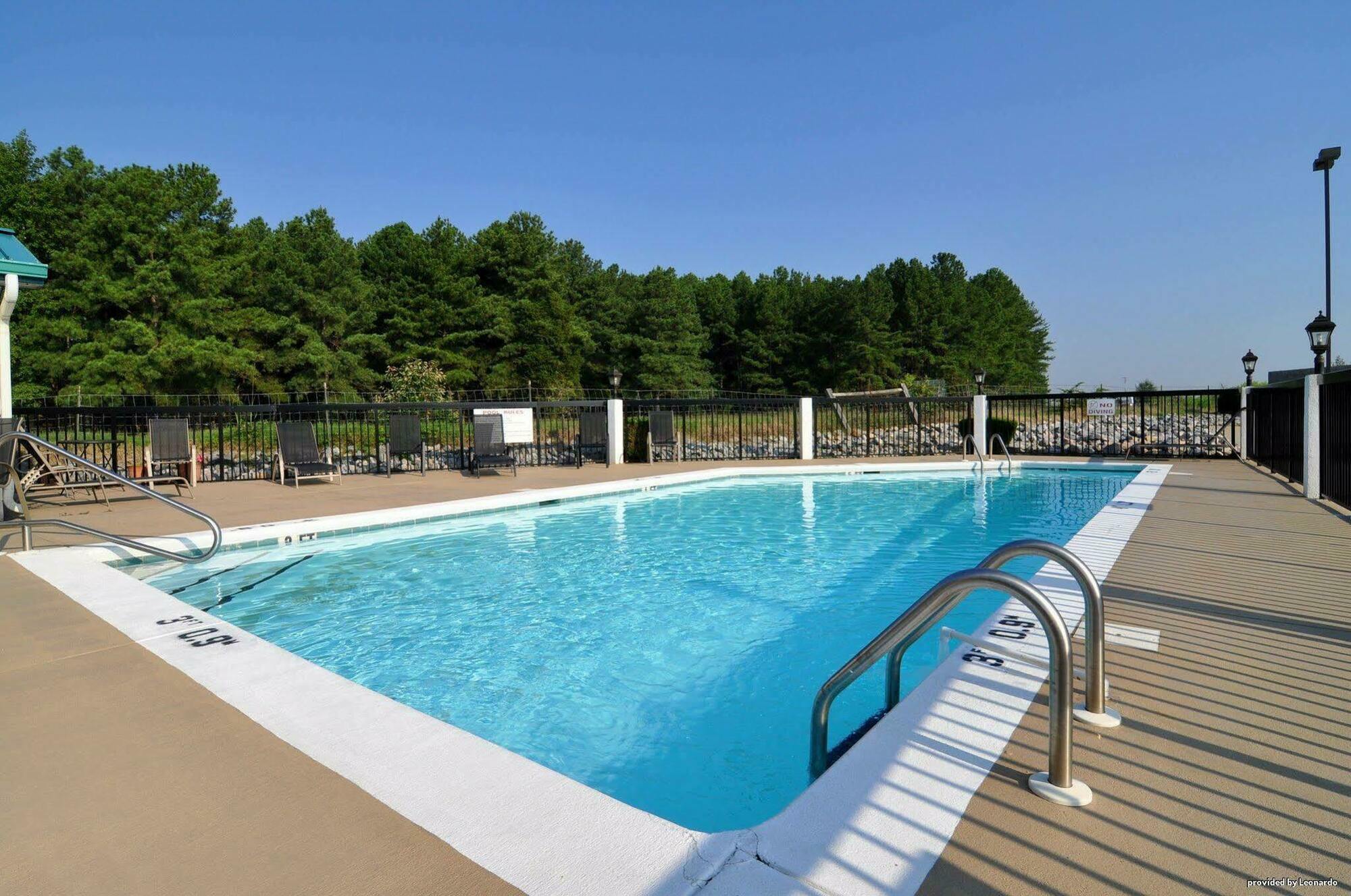 Best Western Plus South Hill Inn Екстер'єр фото